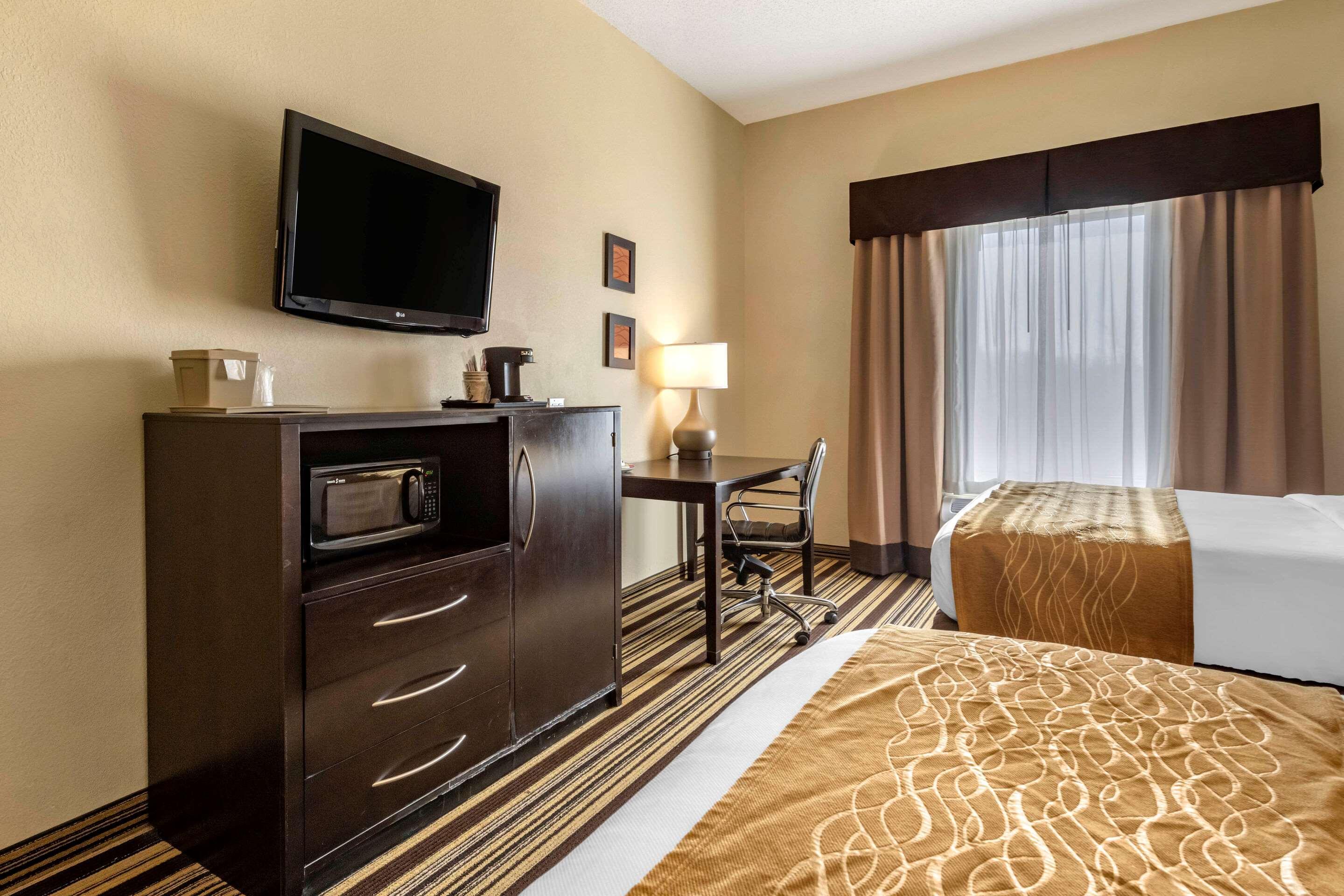 Comfort Inn & Suites Triadelphia Exterior foto