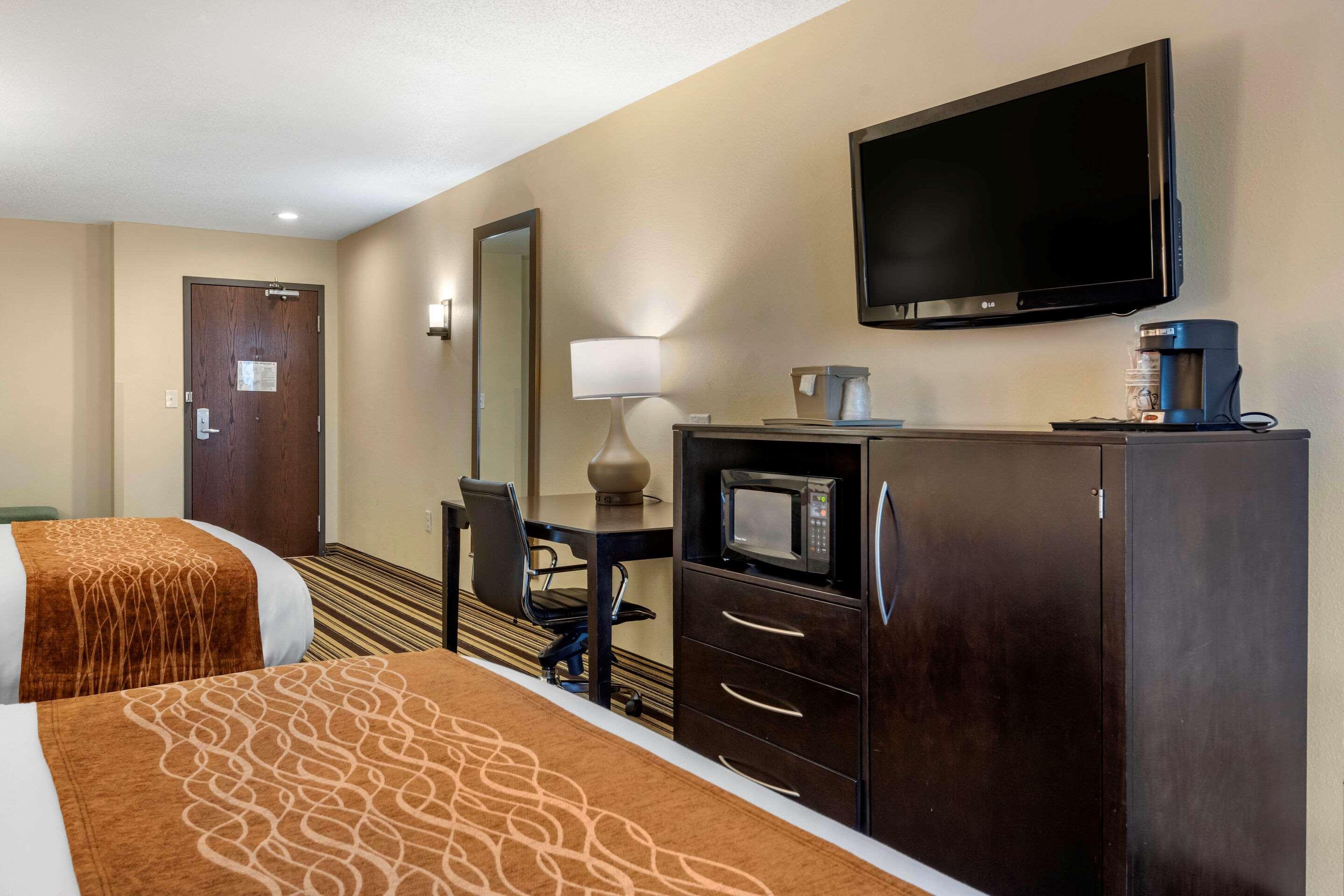 Comfort Inn & Suites Triadelphia Exterior foto