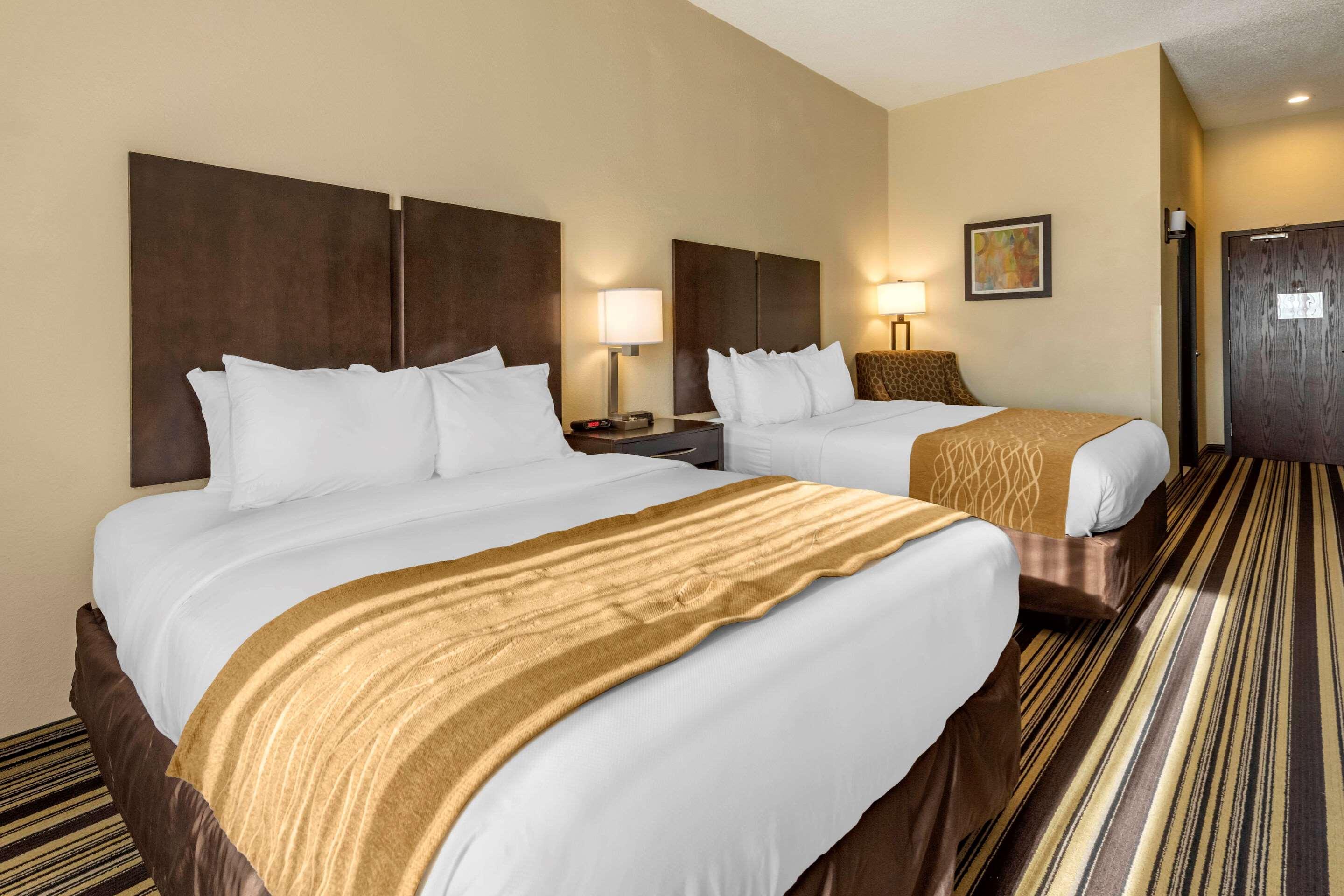 Comfort Inn & Suites Triadelphia Exterior foto