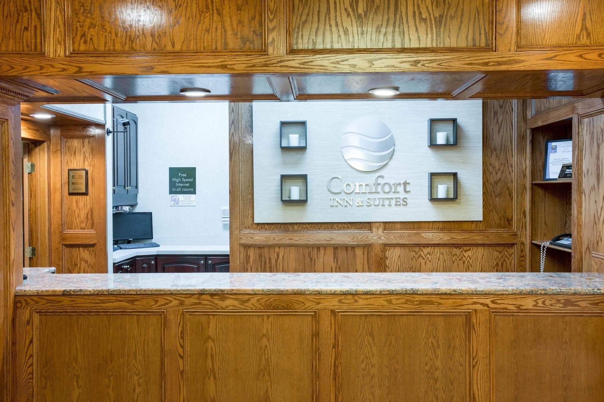 Comfort Inn & Suites Triadelphia Exterior foto