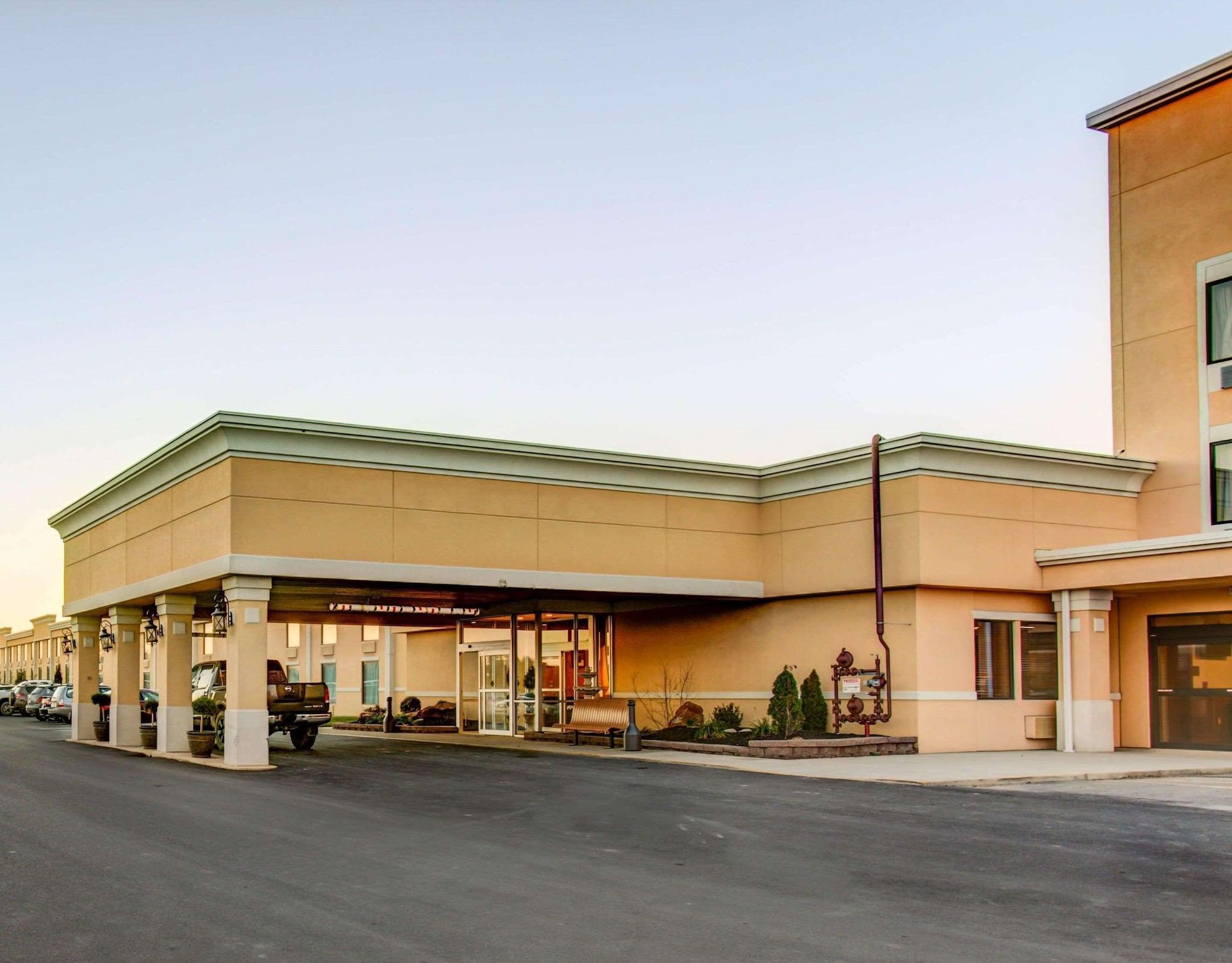 Comfort Inn & Suites Triadelphia Exterior foto