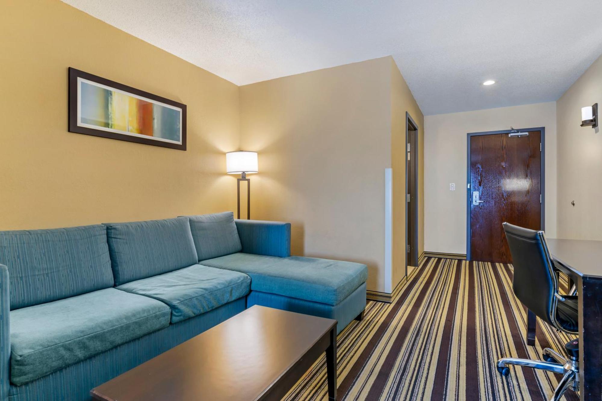 Comfort Inn & Suites Triadelphia Exterior foto
