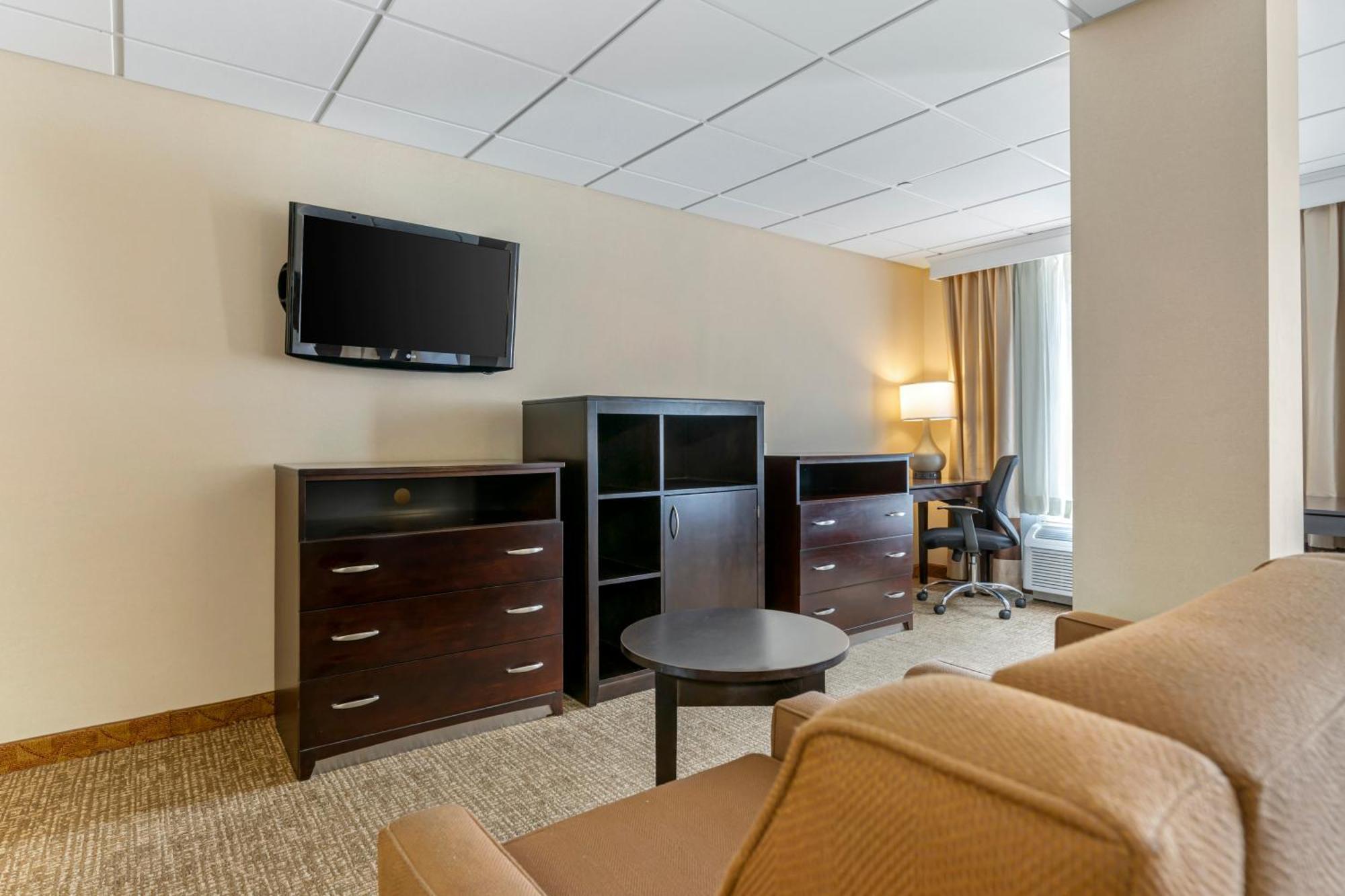 Comfort Inn & Suites Triadelphia Exterior foto