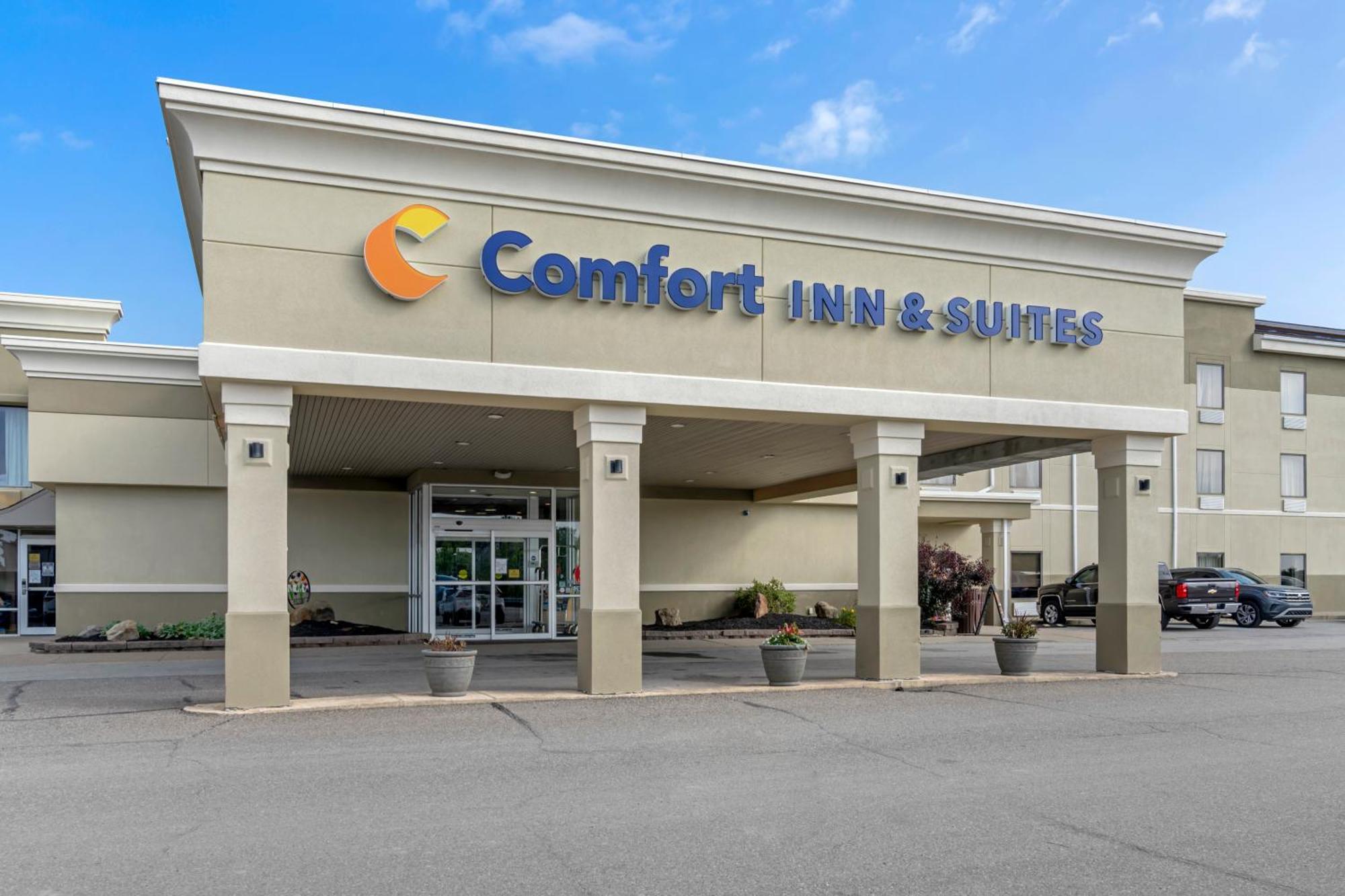 Comfort Inn & Suites Triadelphia Exterior foto